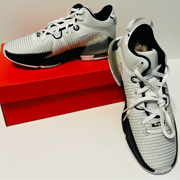 NIB Nike LeBron Witness VII in White and Black Size M9/W10.5 - Picture 1 of 7
